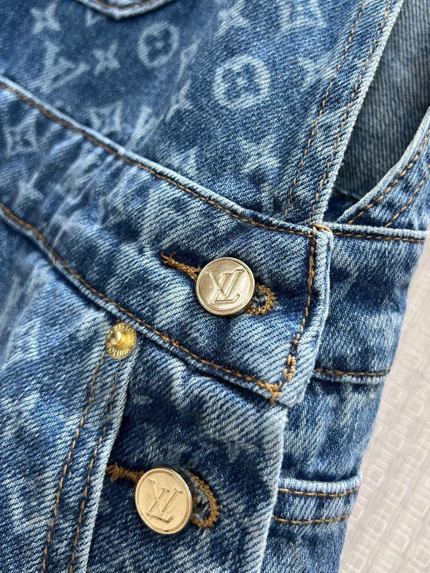 LV Shorts Denim S-M-L B75202608041590 - Image 5
