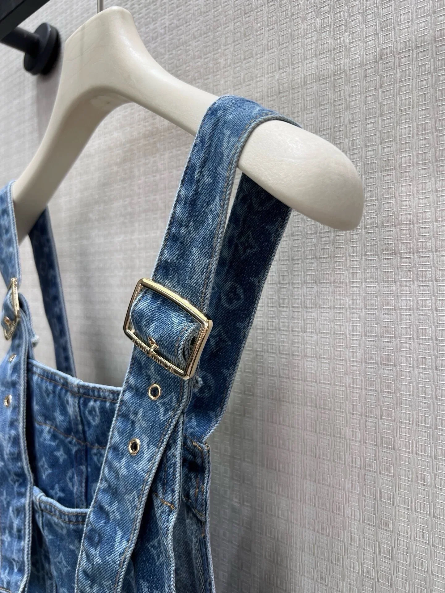 LV Shorts Denim S-M-L B75202608041590 - Image 6