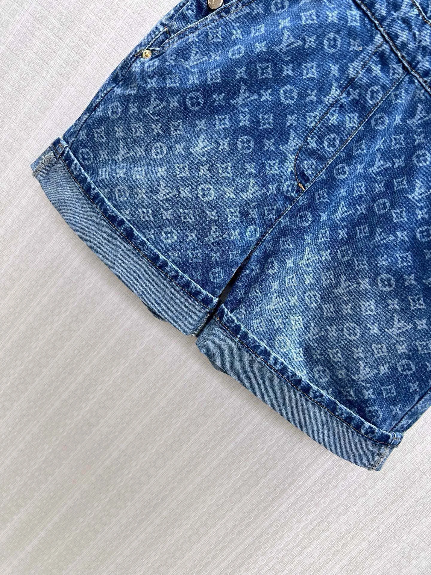LV Shorts Denim S-M-L B75202608041590 - Image 7