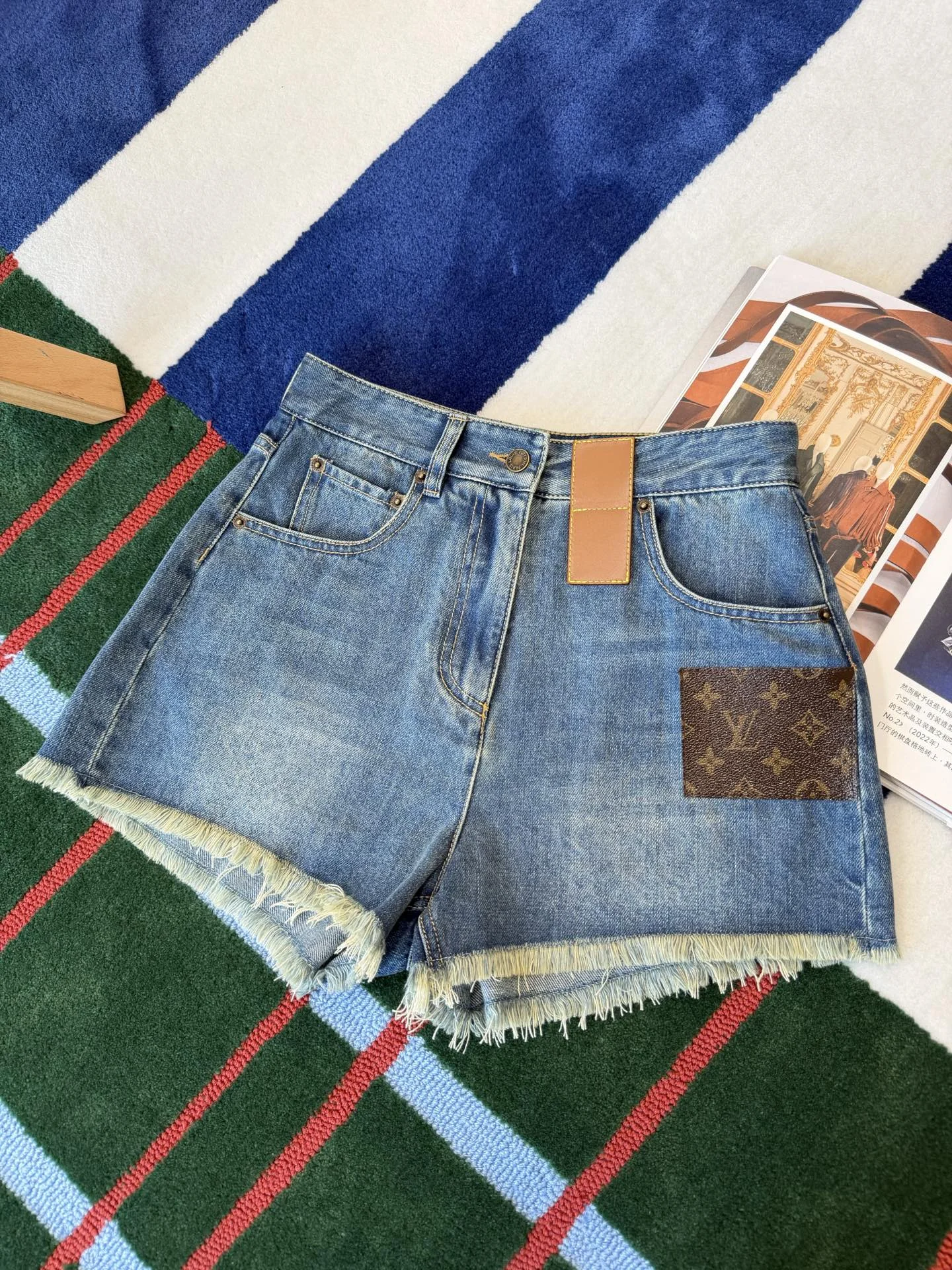 LV Shorts Denim S-M-L B85202608041408