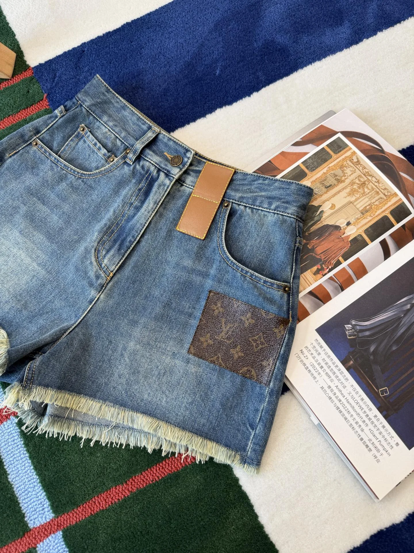 LV Shorts Denim S-M-L B85202608041408 - Image 2