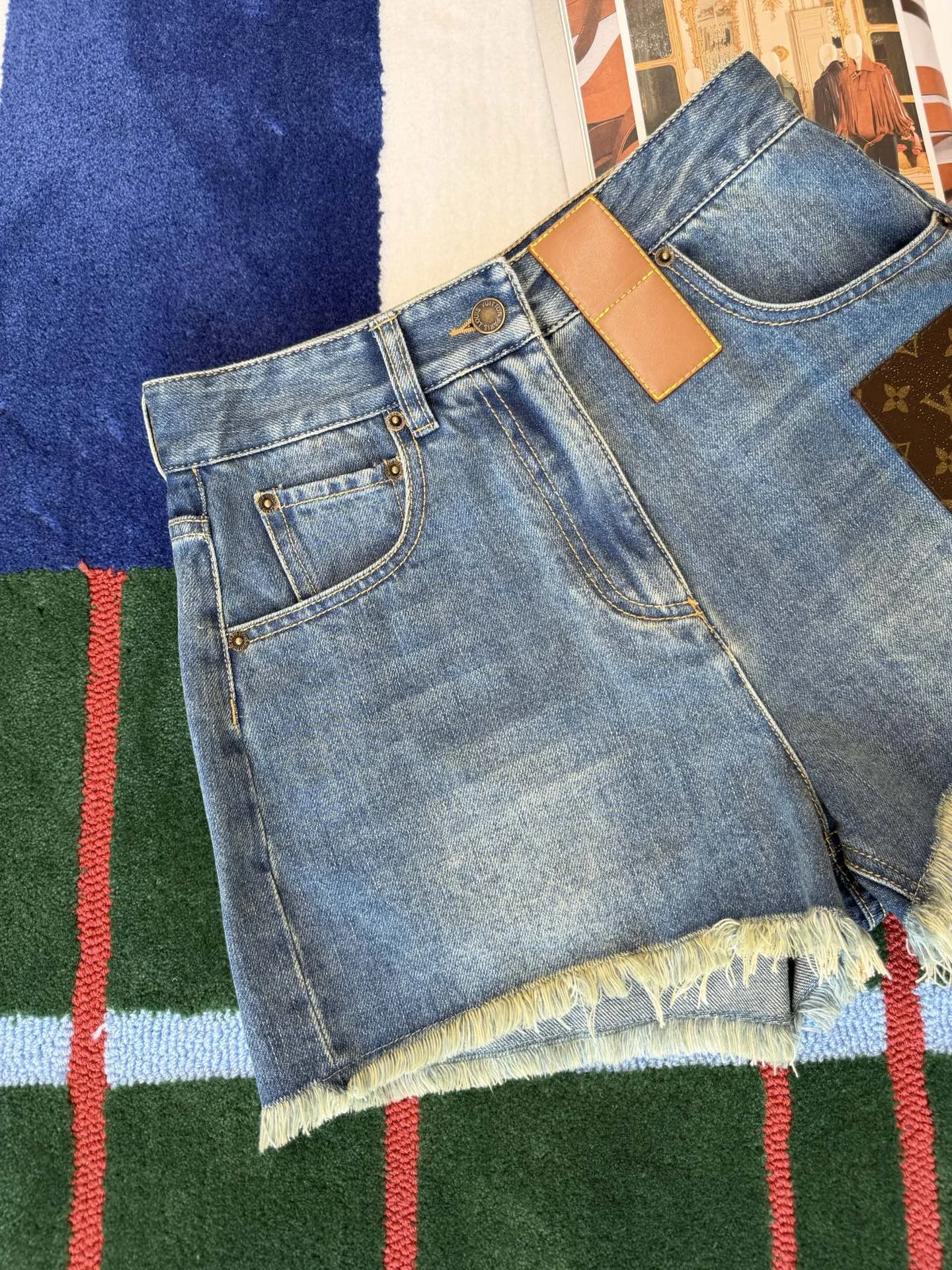 LV Shorts Denim S-M-L B85202608041408 - Image 3