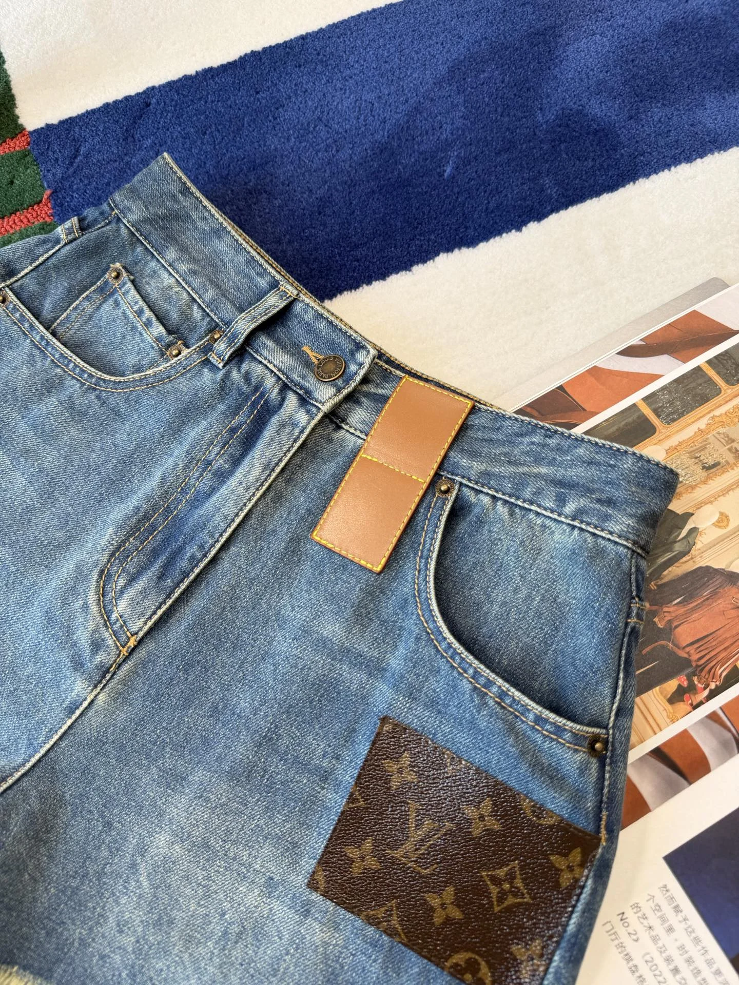 LV Shorts Denim S-M-L B85202608041408 - Image 4