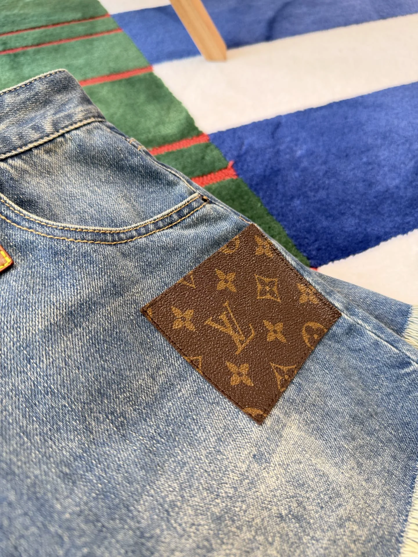 LV Shorts Denim S-M-L B85202608041408 - Image 5