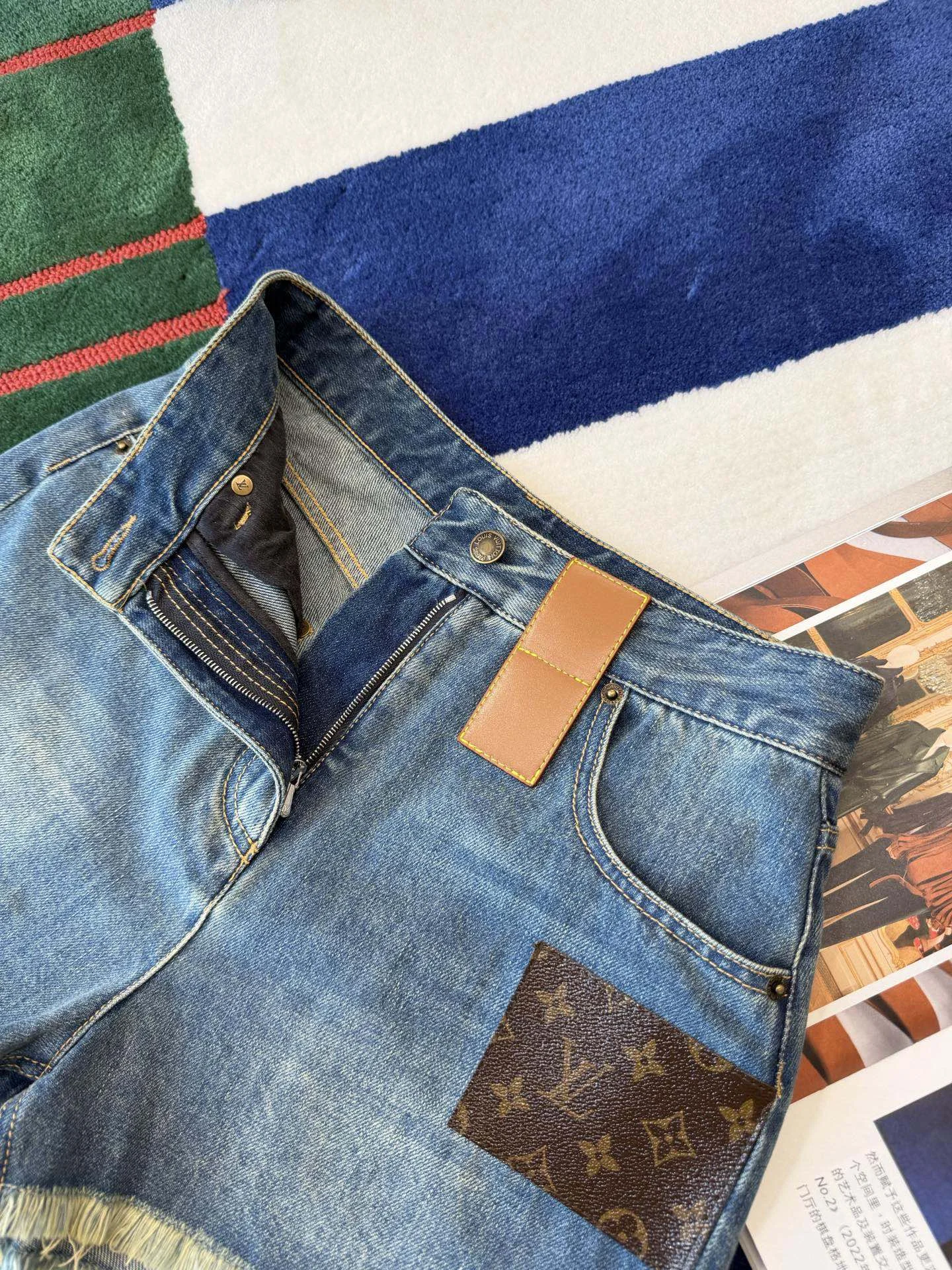 LV Shorts Denim S-M-L B85202608041408 - Image 8