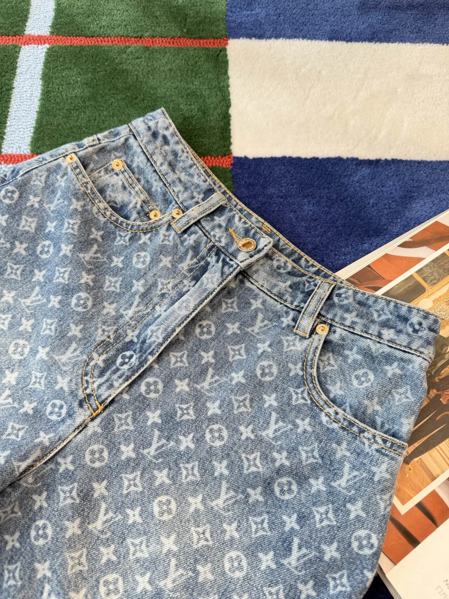 LV Shorts Denim SML C05202608040102 - Image 2