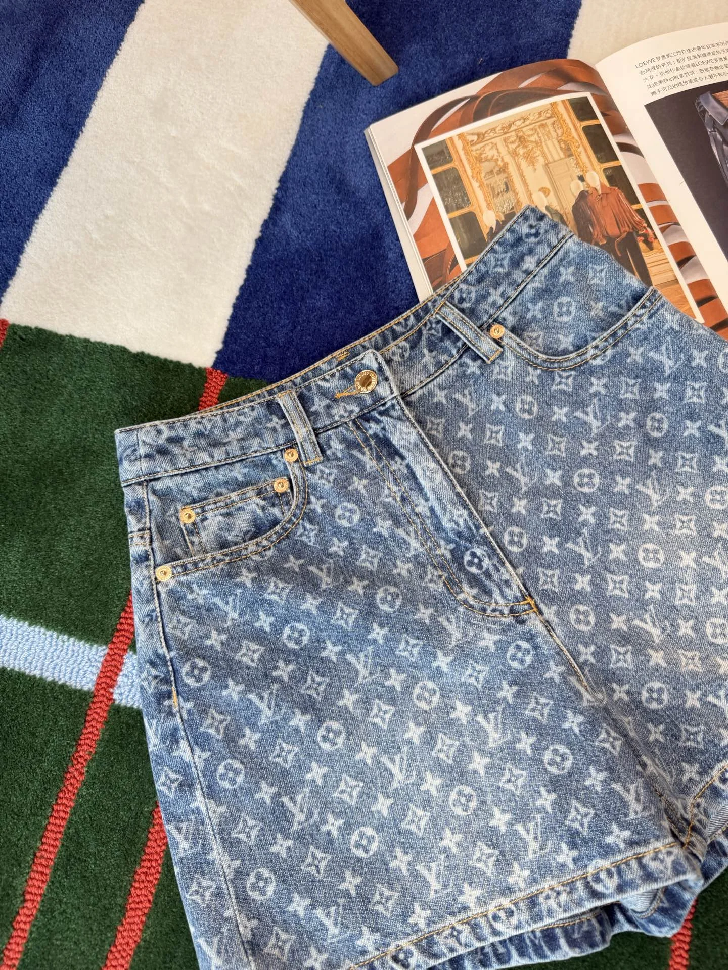 LV Shorts Denim SML C05202608040102 - Image 3