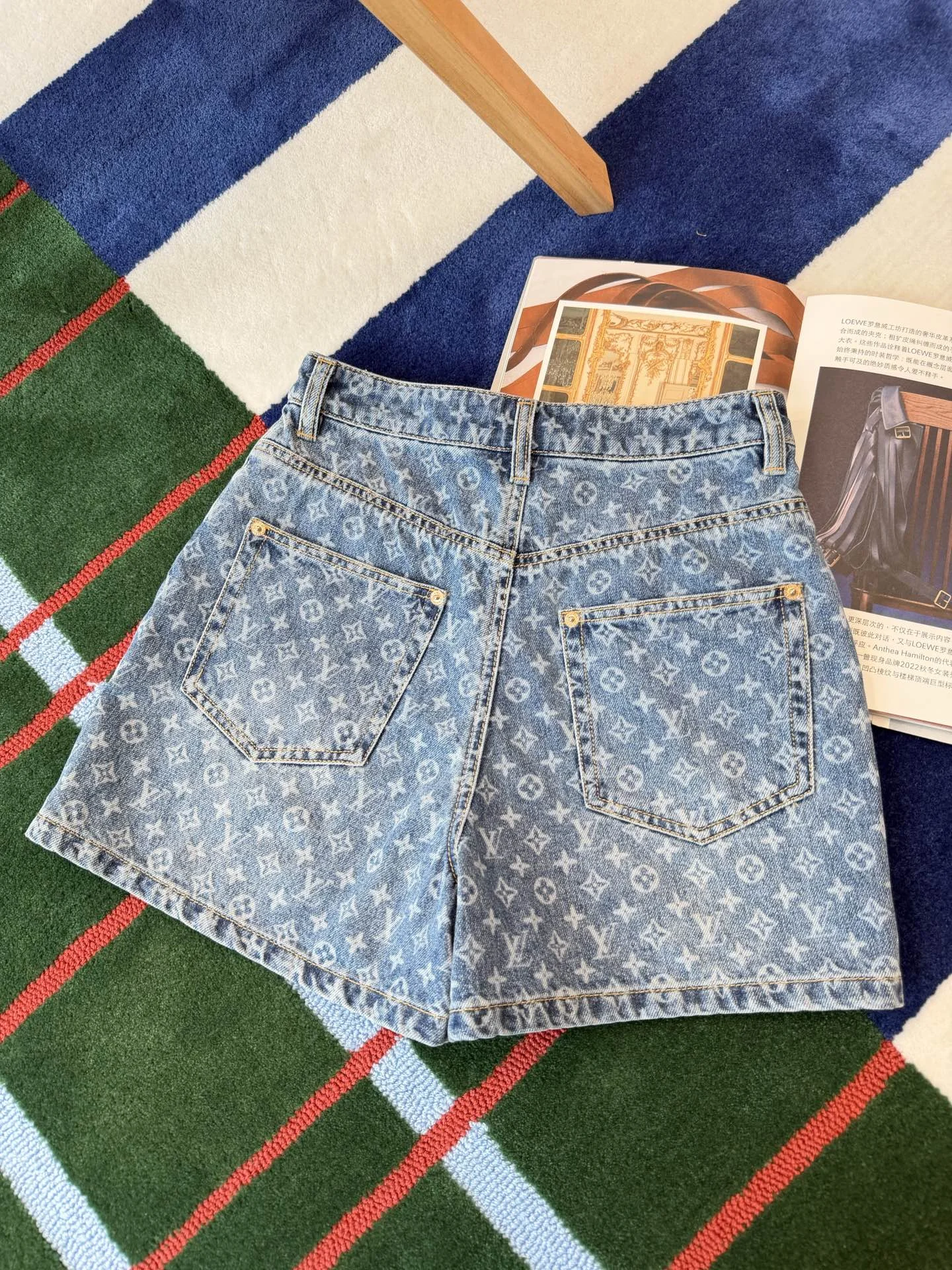 LV Shorts Denim SML C05202608040102 - Image 4