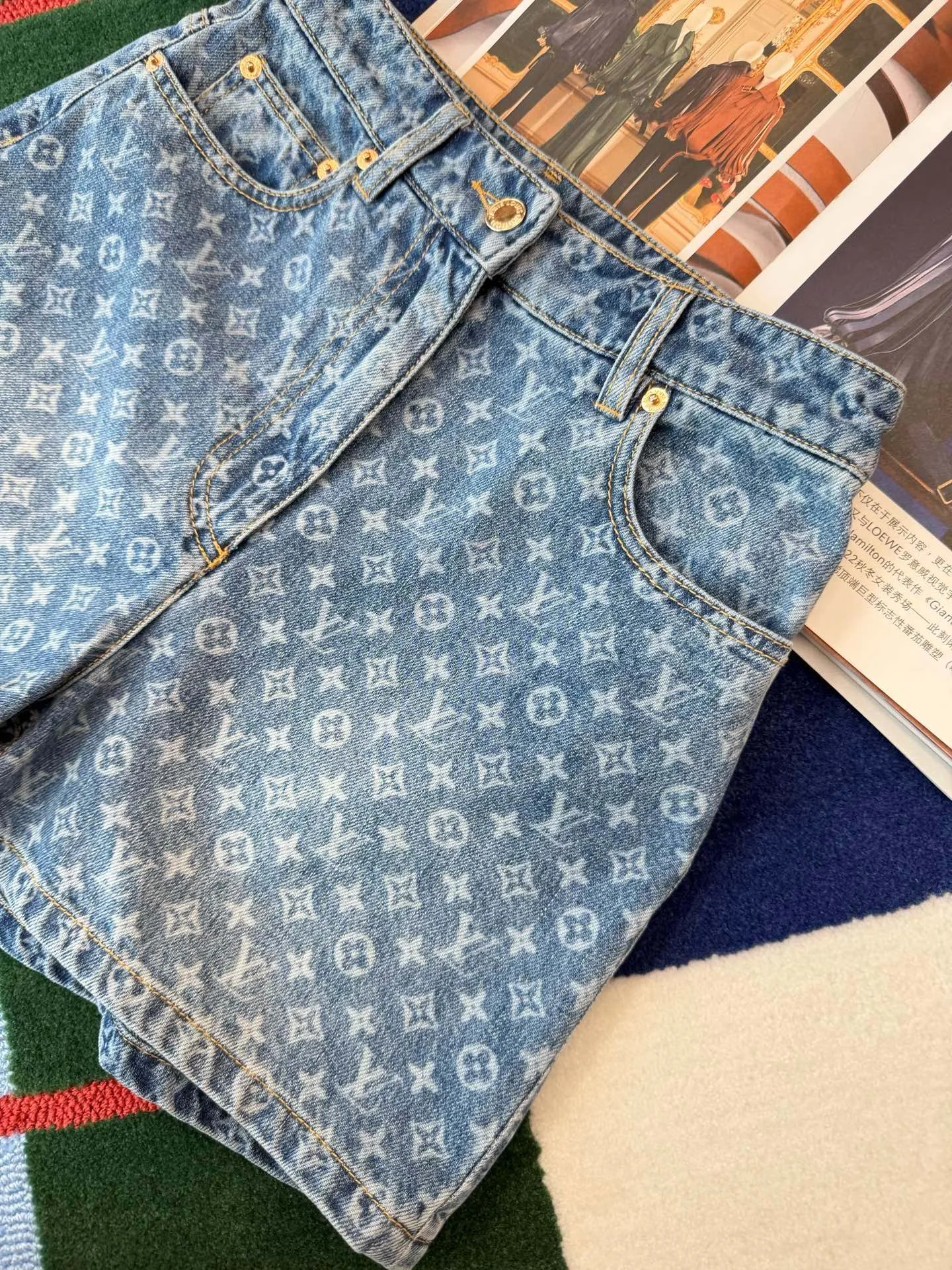 LV Shorts Denim SML C05202608040102 - Image 7