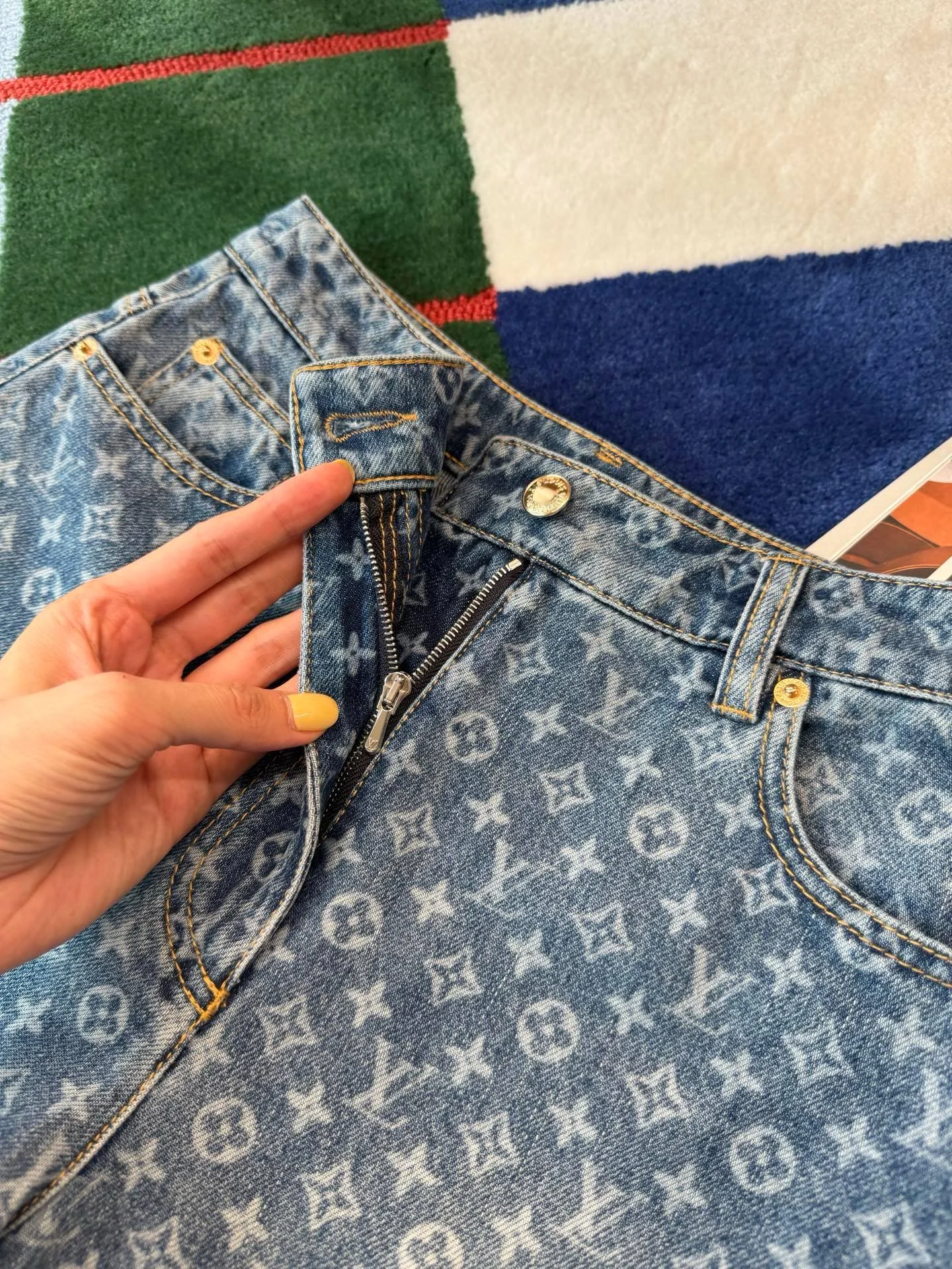 LV Shorts Denim SML C05202608040102 - Image 8