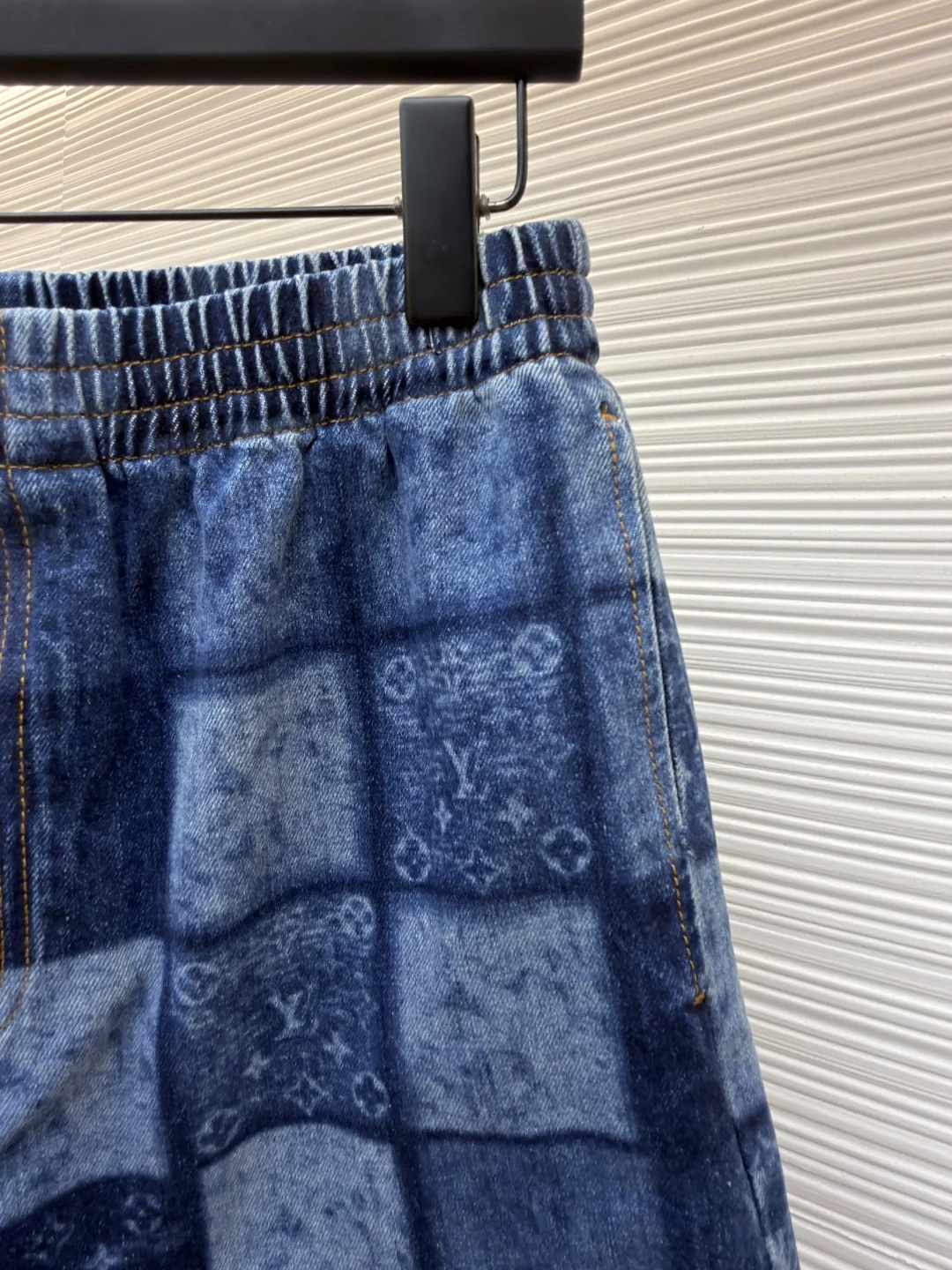 LV Shorts S-L B50202608060202 - Image 5