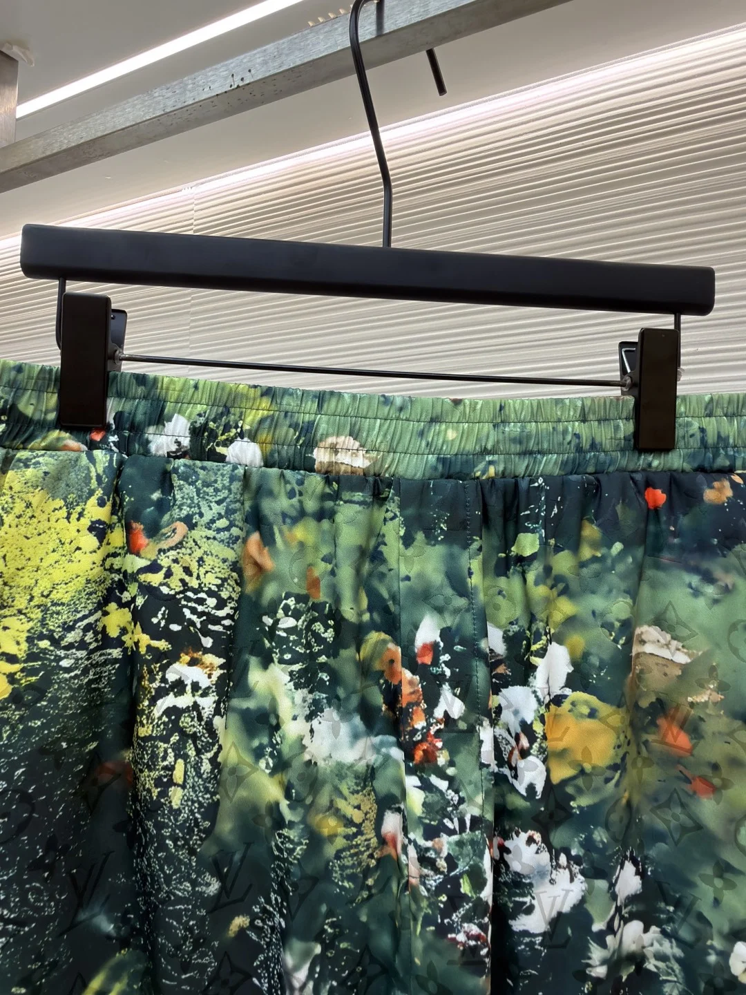 LV Shorts Silk S-XL A95202608060184 - Image 3