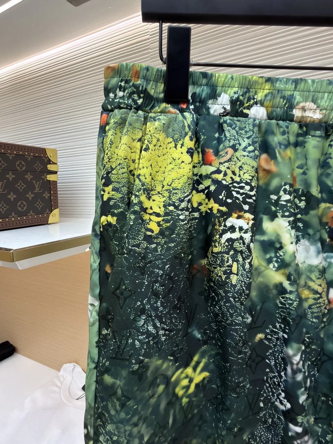 LV Shorts Silk S-XL A95202608060184 - Image 4