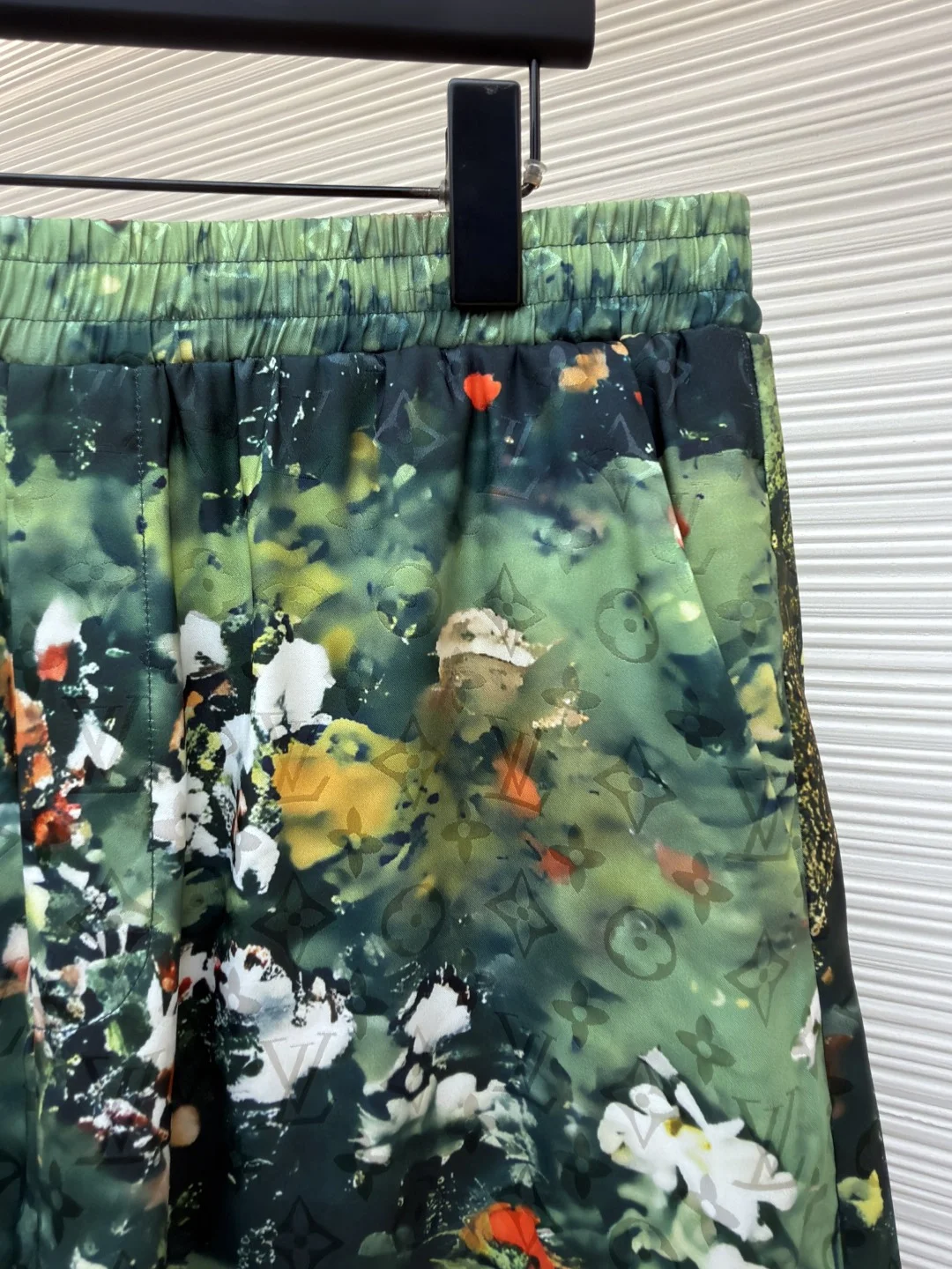 LV Shorts Silk S-XL A95202608060184 - Image 5