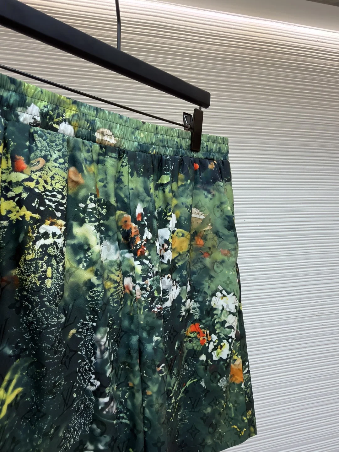 LV Shorts Silk S-XL A95202608060184 - Image 8