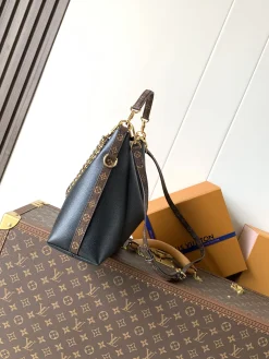 Alternative view of LV Shoulder Bags Calfskin Canvas (Black-Gold) 26X10X30CM F00202608071640