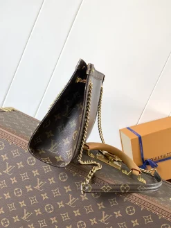 Alternative view of LV Shoulder Bags Calfskin Leather (Black-Brown) 20X9X31CM E80202608070816