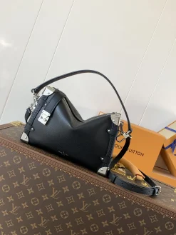 LV Shoulder Bags Grains Calfskin (Black-Silver) 21X14X6CM F60202608071538