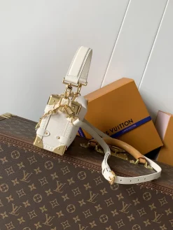 Alternative view of LV Shoulder Bags Grains Calfskin (White-Gold) 18X12X6CM F60202608071157