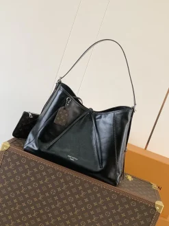LV Shoulder Bags Lamb Leather (Black-Brown) 30x15x39 cm F70202608071153