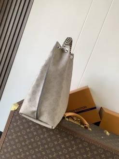 Alternative view of LV Shoulder Bags Mahina Leather (Greige-Black) 40X17X35 CM H00202608071516