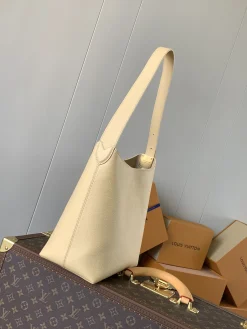 Alternative view of LV Shoulder Bags Smooth Calfskin (Cream-Gold) 24X28X16CM F50202608071245