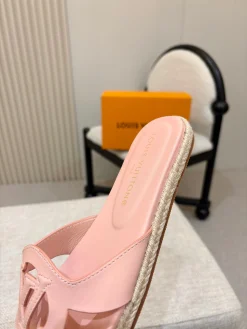 Alternative view of LV Slides Leather EU35-41 B60202608031845
