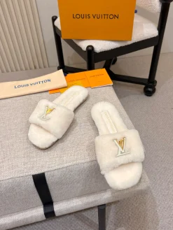 LV Slippers B60202608031594