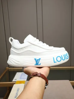 LV Sneakers B70202608032196