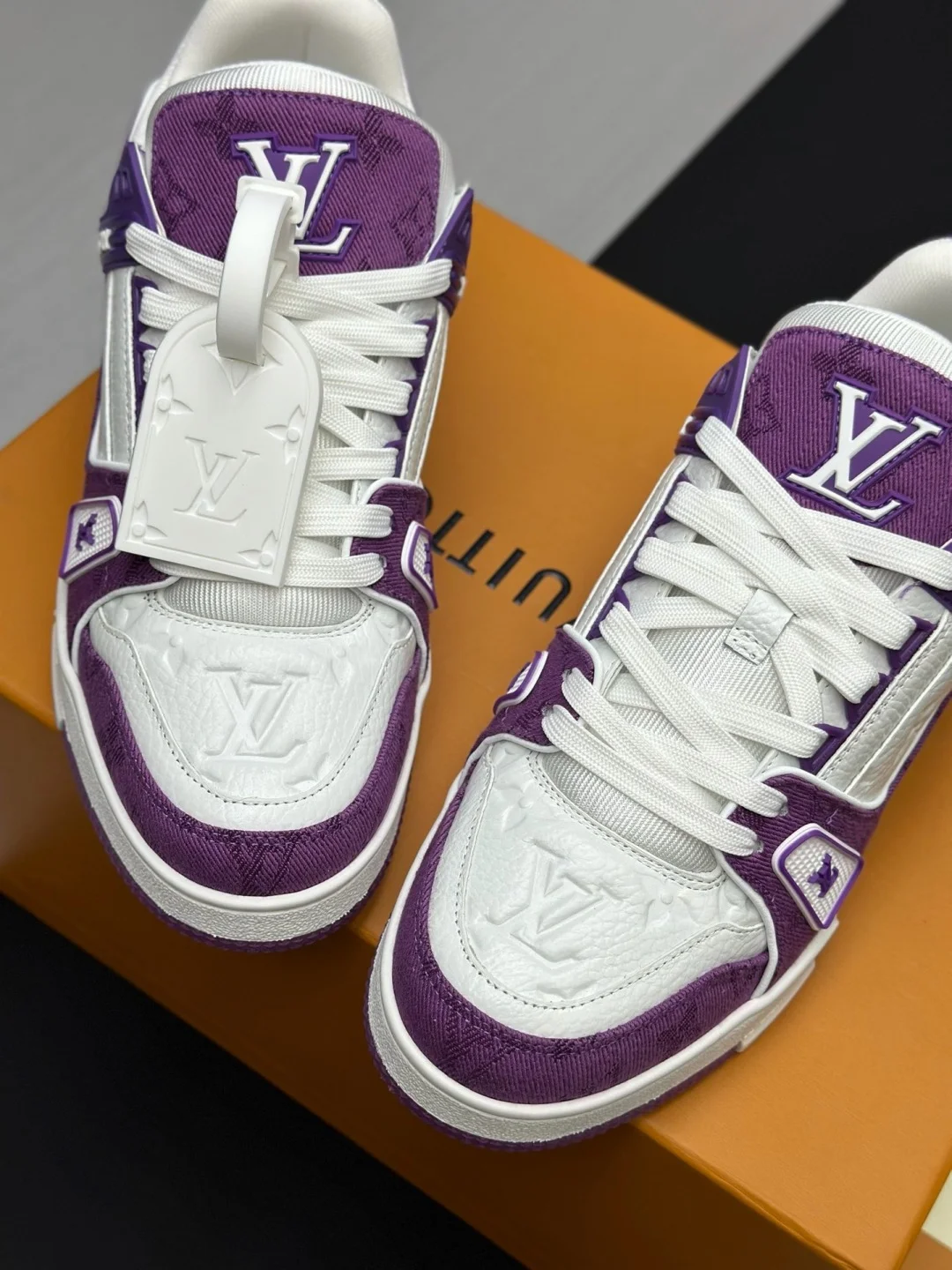 LV Sneakers B80202608030824 - Image 5