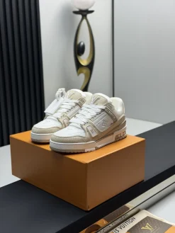 LV Sneakers B80202608030829