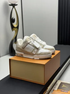 Alternative view of LV Sneakers B80202608030829