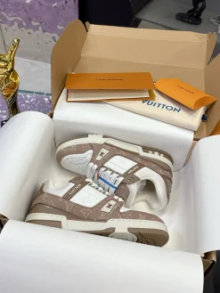 LV Sneakers Calf Leather Denim EU35-40 B80202608030767