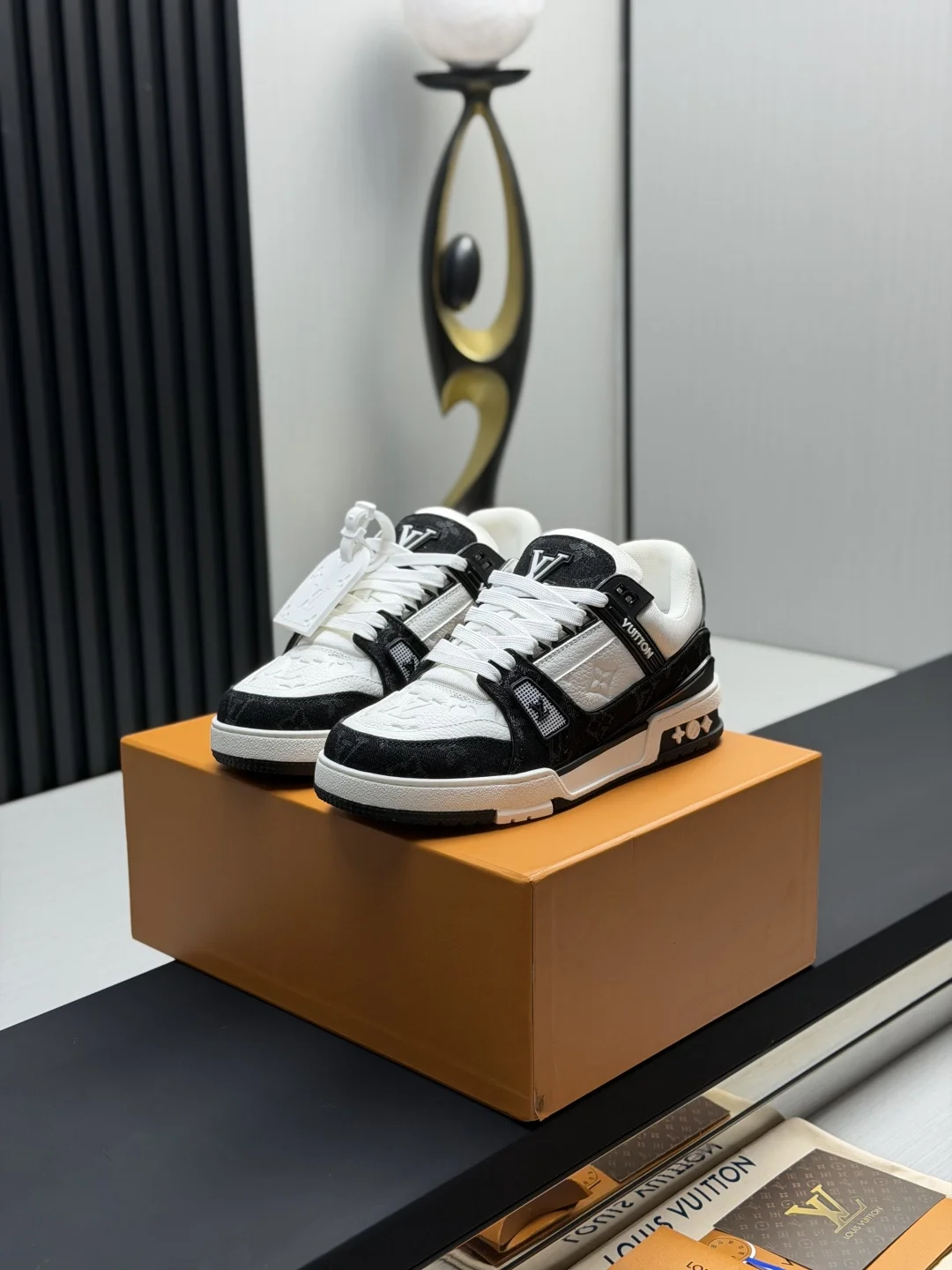 LV Sneakers Calf Leather EU35-46 B80202608030819