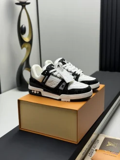 Alternative view of LV Sneakers Calf Leather EU35-46 B80202608030819