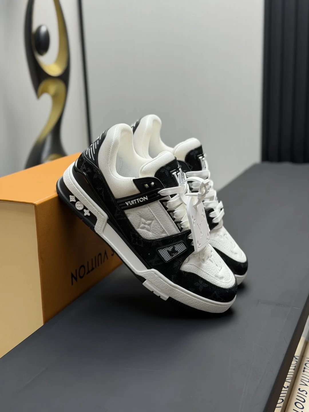 LV Sneakers Calf Leather EU35-46 B80202608030819 - Image 4