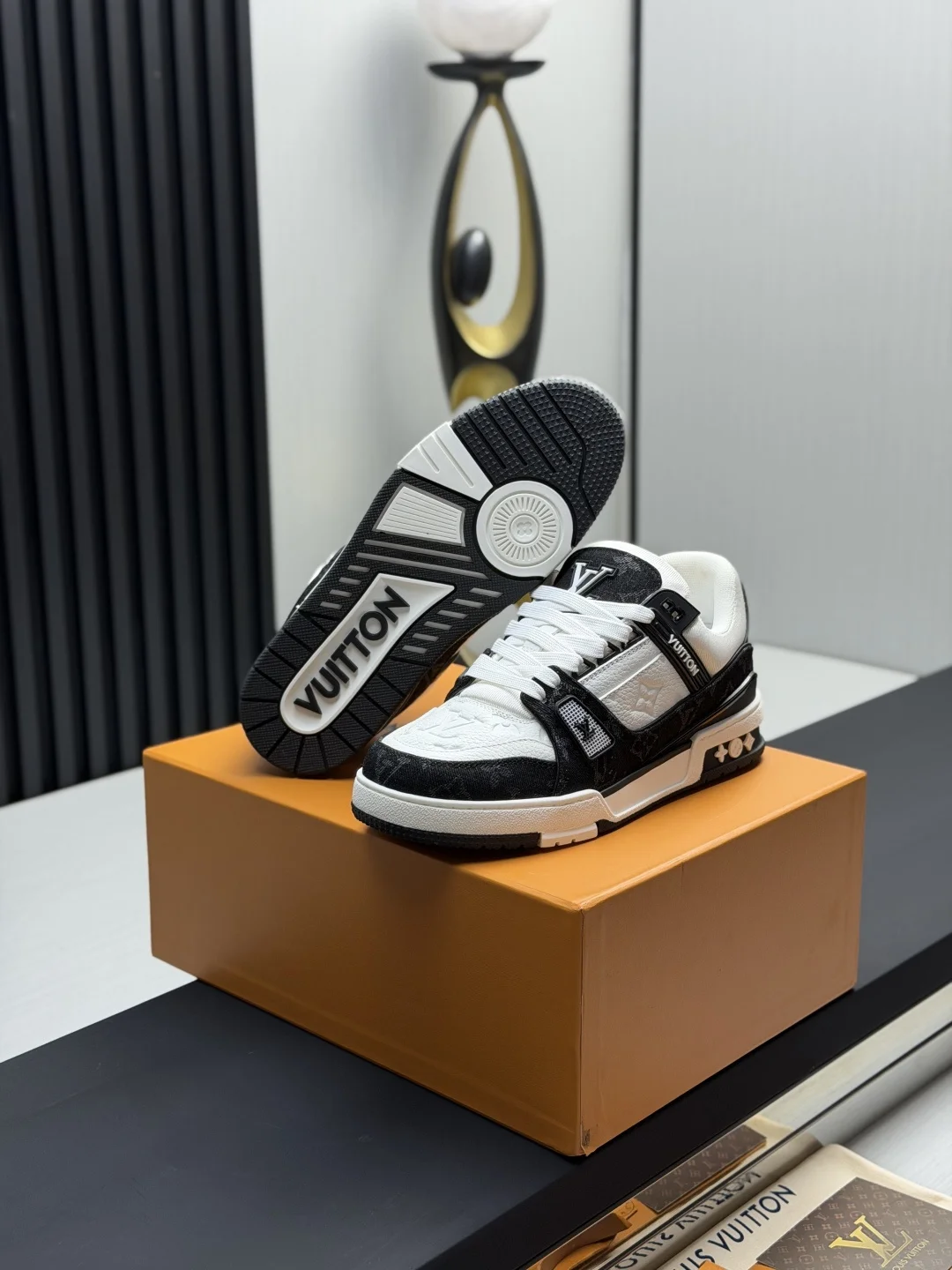 LV Sneakers Calf Leather EU35-46 B80202608030819 - Image 6
