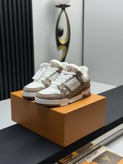 LV Sneakers Calf Leather EU35-46 B80202608030827