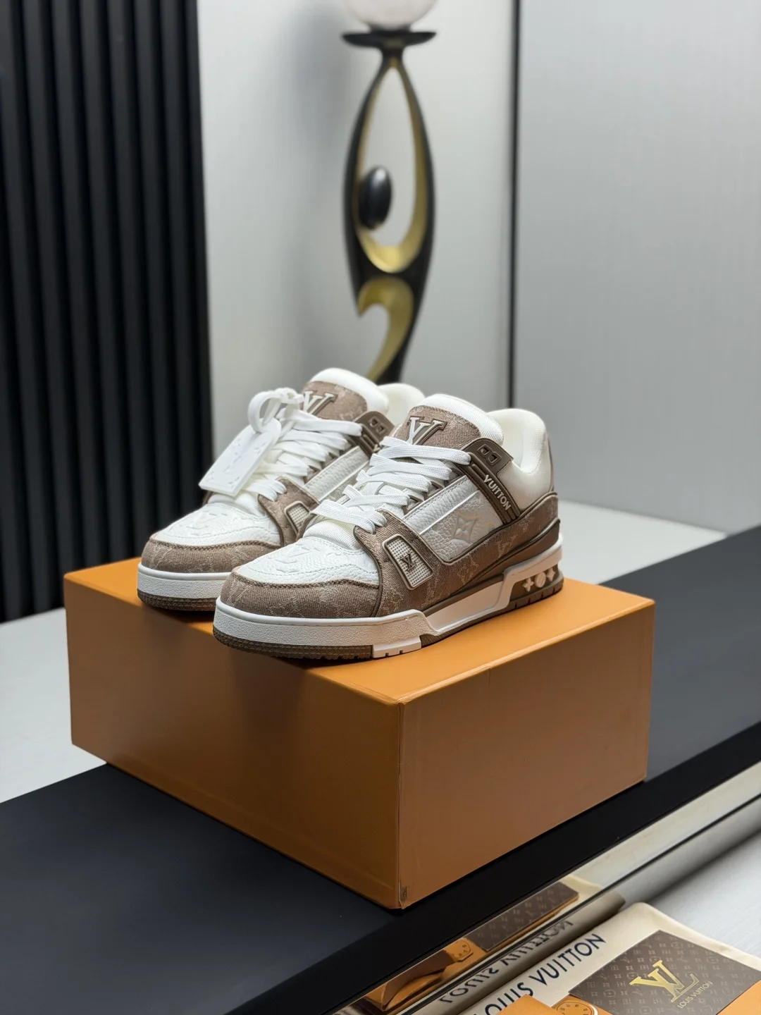 LV Sneakers Calf Leather EU35-46 B80202608030827