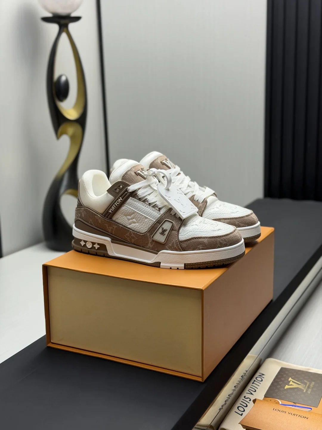 LV Sneakers Calf Leather EU35-46 B80202608030827 - Image 2