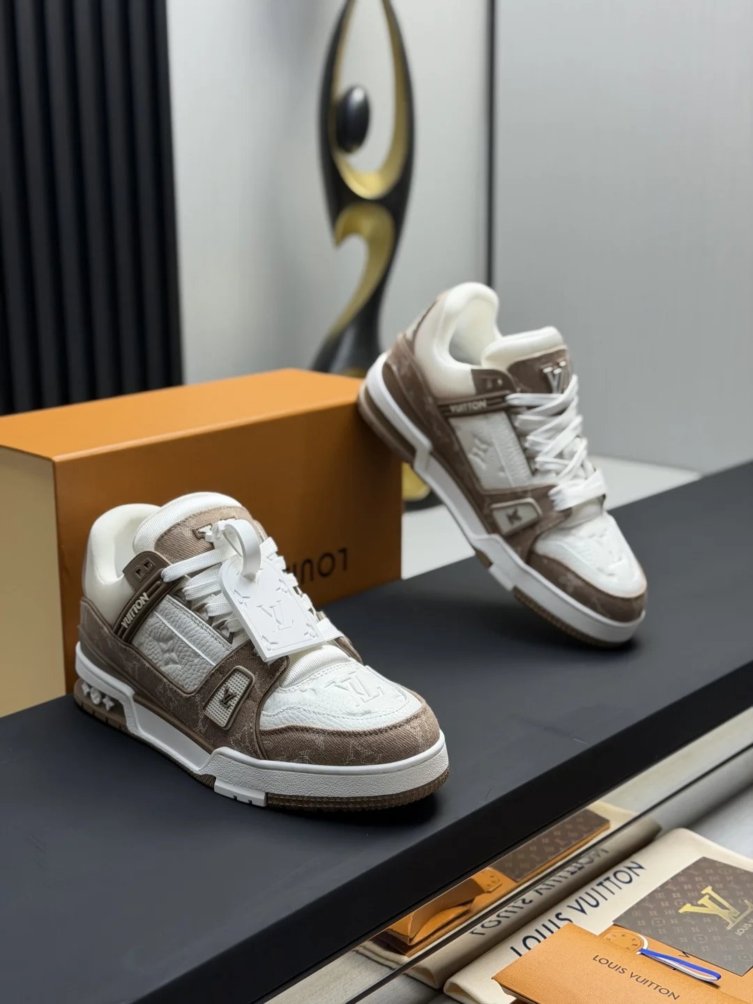 LV Sneakers Calf Leather EU35-46 B80202608030827 - Image 3
