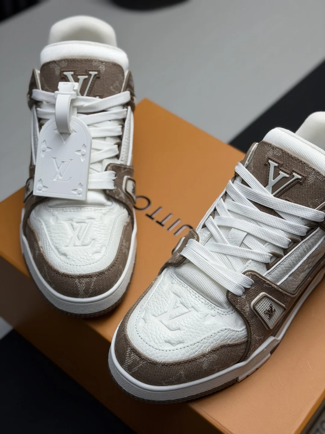LV Sneakers Calf Leather EU35-46 B80202608030827 - Image 5