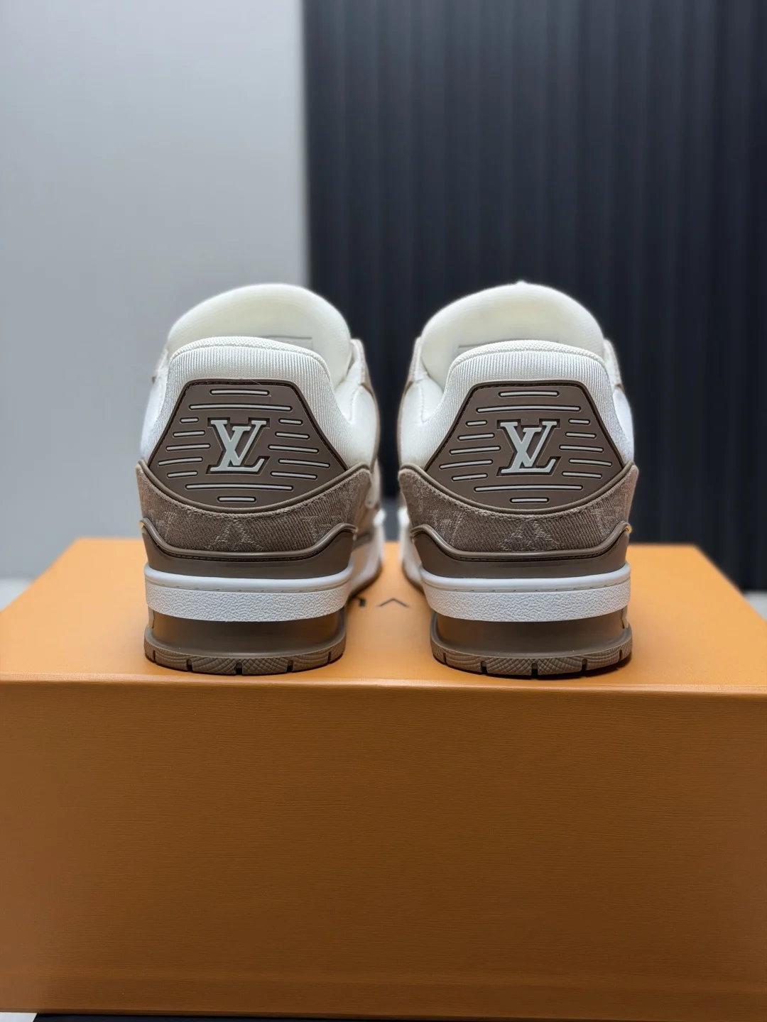 LV Sneakers Calf Leather EU35-46 B80202608030827 - Image 7