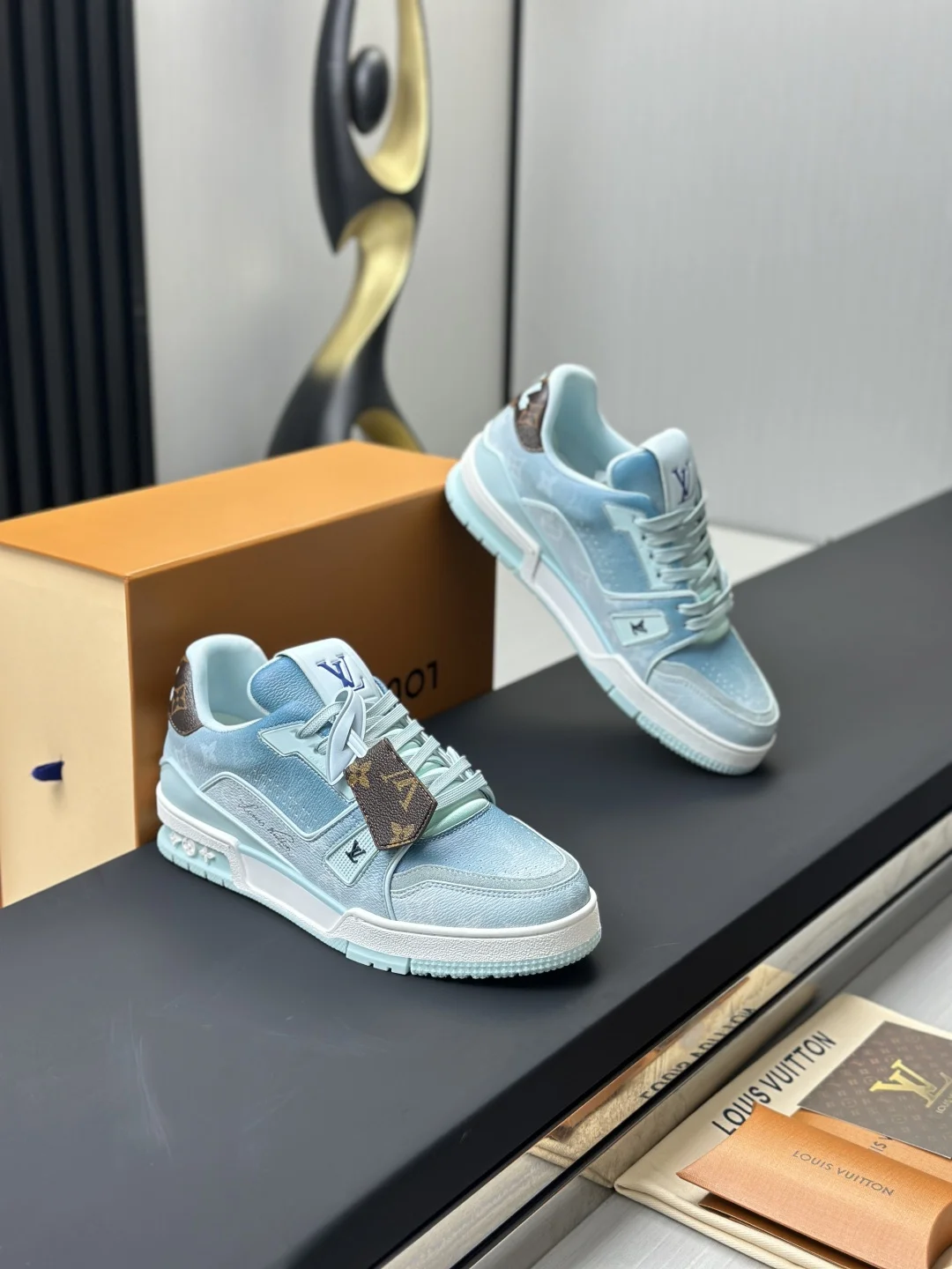 LV Sneakers Calf Leather EU35-46 C00202608030806 - Image 3