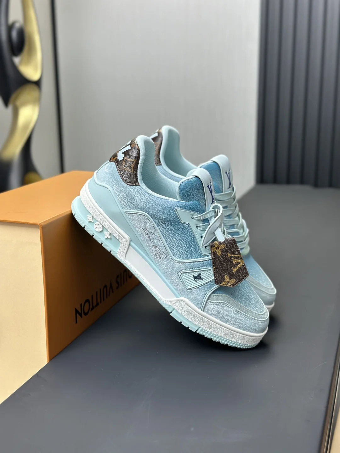 LV Sneakers Calf Leather EU35-46 C00202608030806 - Image 4