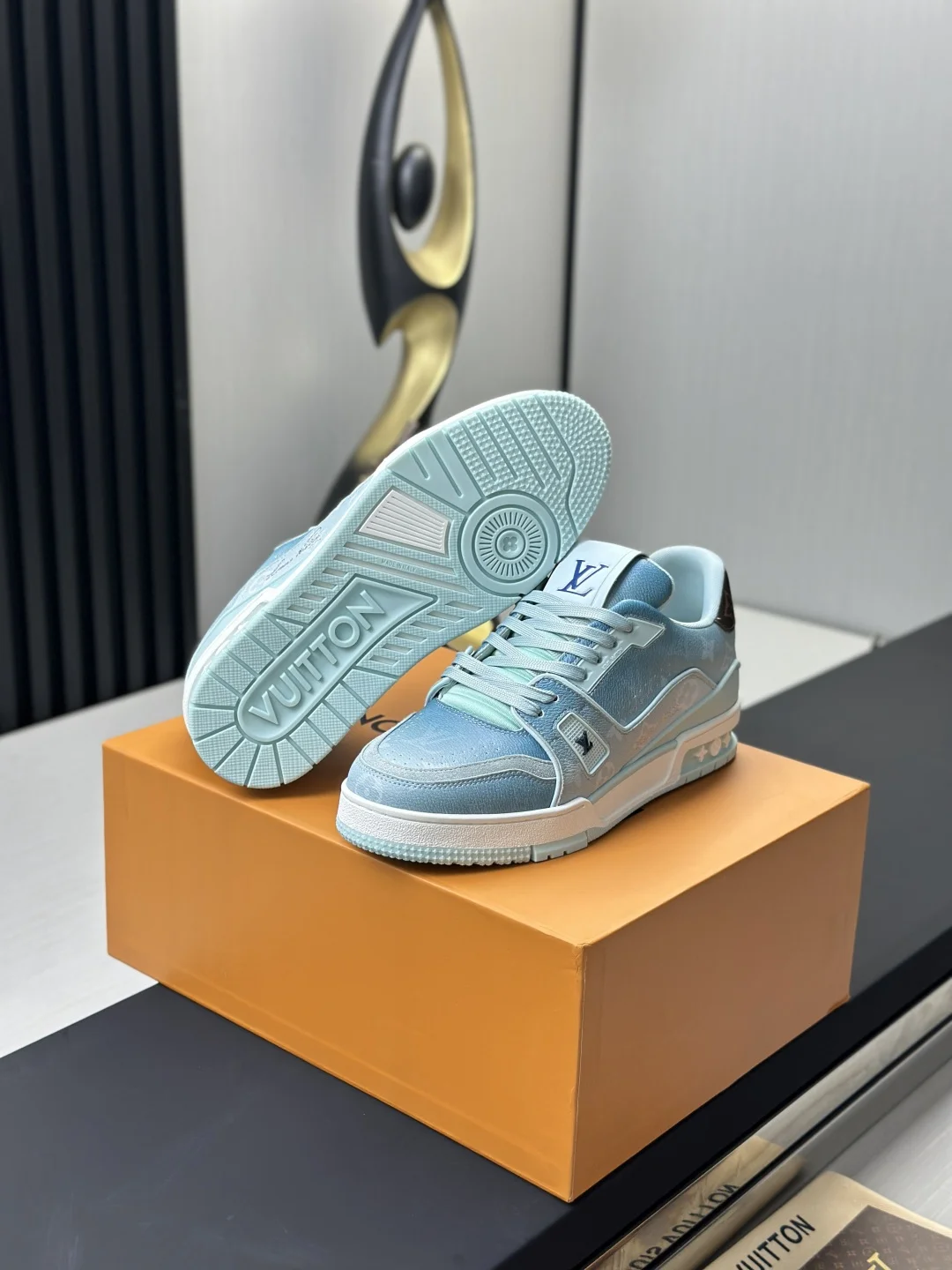 LV Sneakers Calf Leather EU35-46 C00202608030806 - Image 6