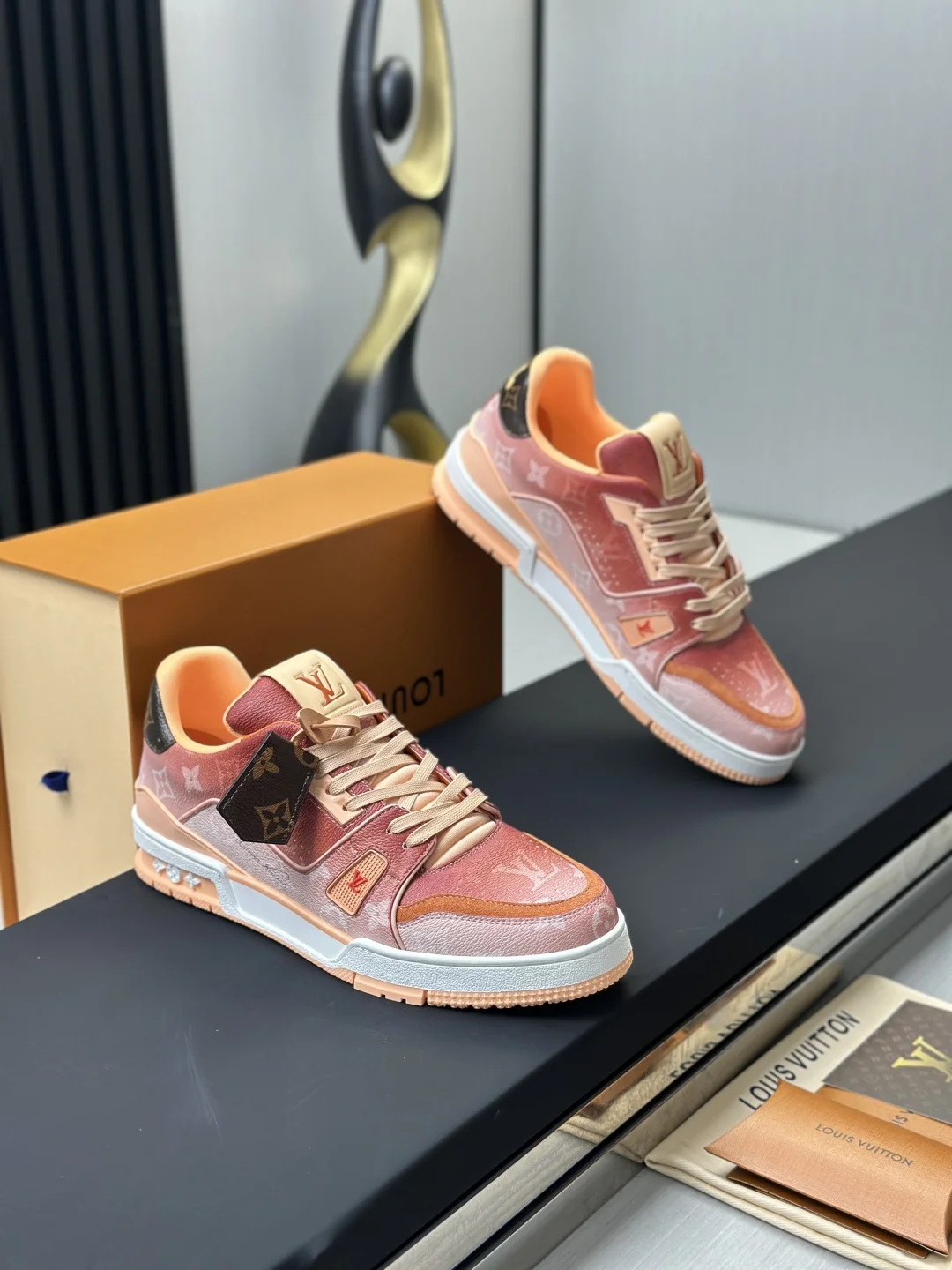 LV Sneakers Calf Leather EU35-46 C00202608030807 - Image 3