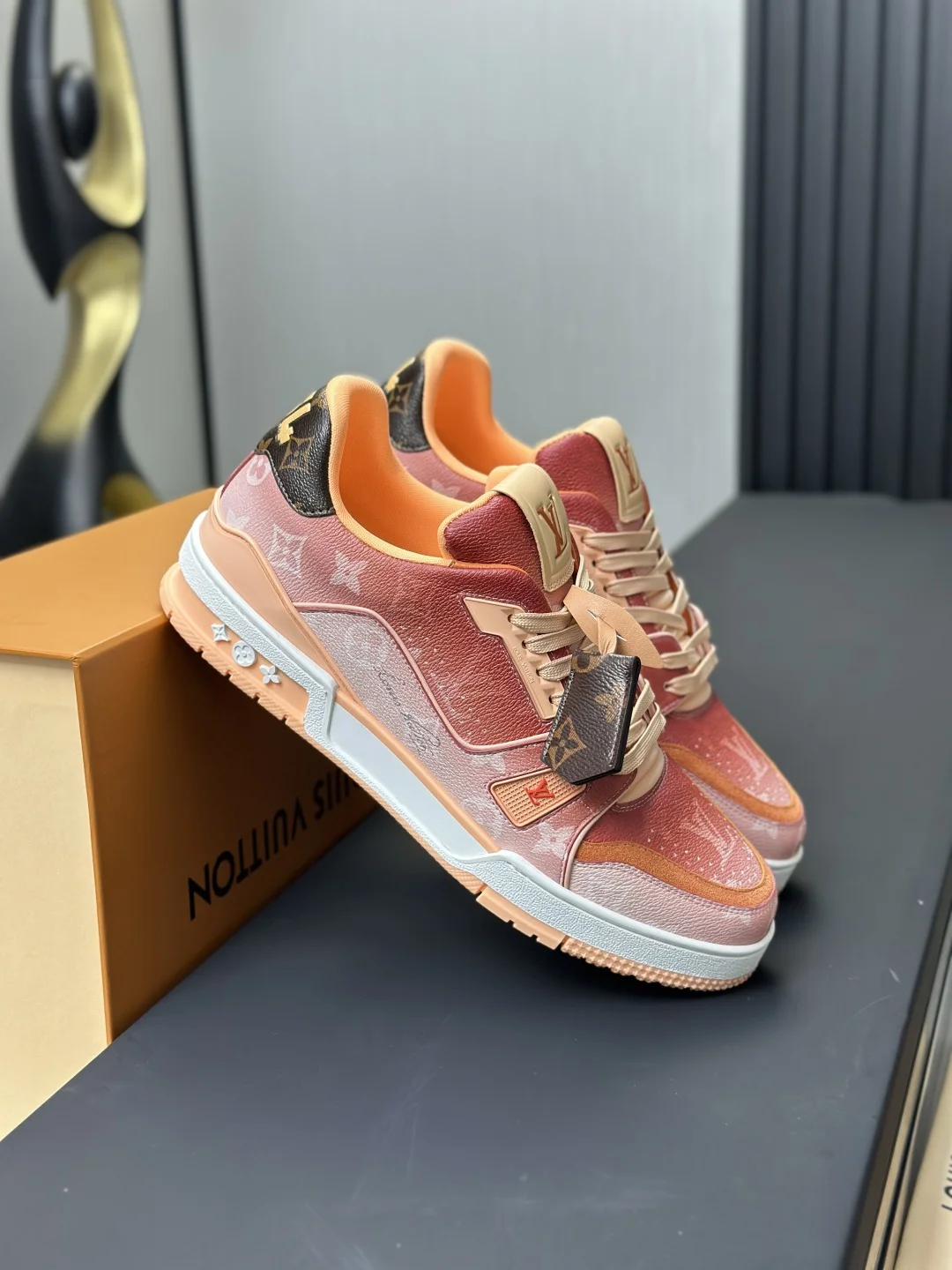 LV Sneakers Calf Leather EU35-46 C00202608030807 - Image 4