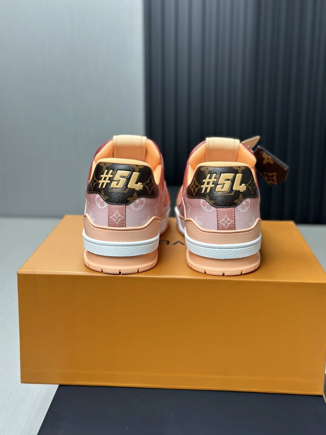 LV Sneakers Calf Leather EU35-46 C00202608030807 - Image 7