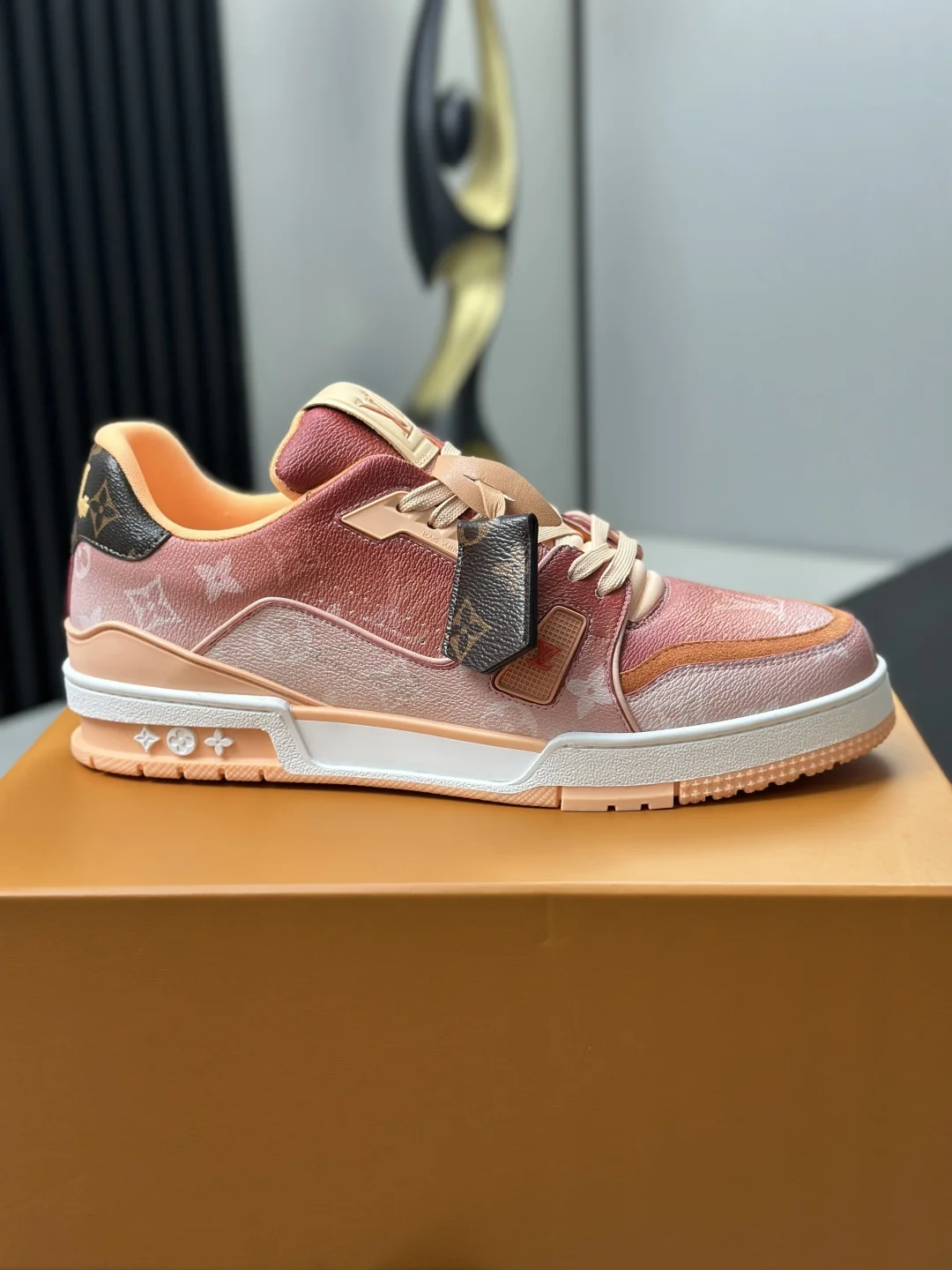 LV Sneakers Calf Leather EU35-46 C00202608030807 - Image 9